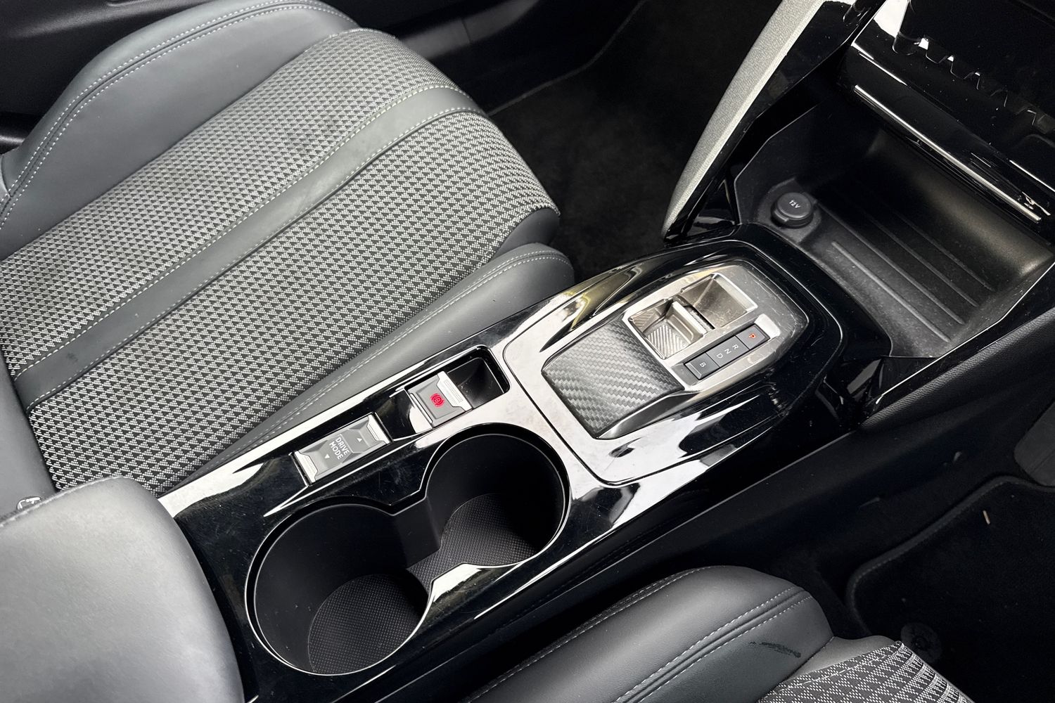 Used Peugeot E-2008 2022 for sale - 76923003: Photo 59