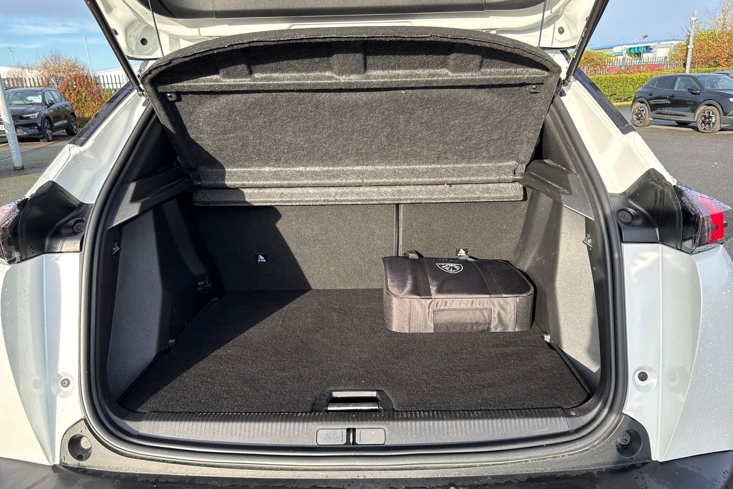 Used Peugeot E-2008 2022 for sale - 76923003: Photo 6