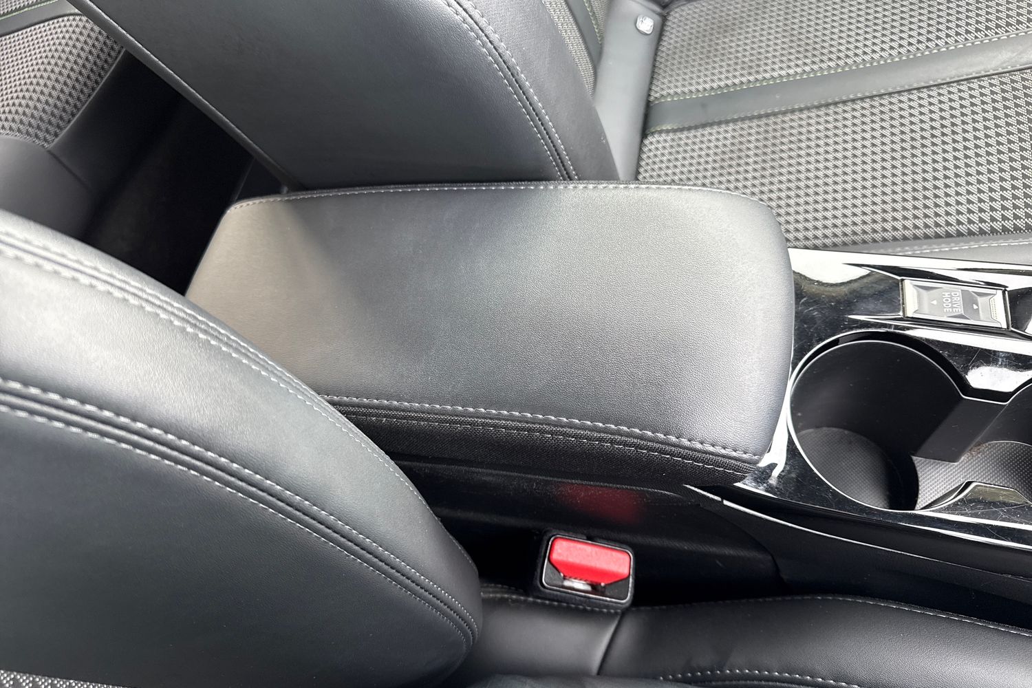 Used Peugeot E-2008 2022 for sale - 76923003: Photo 60