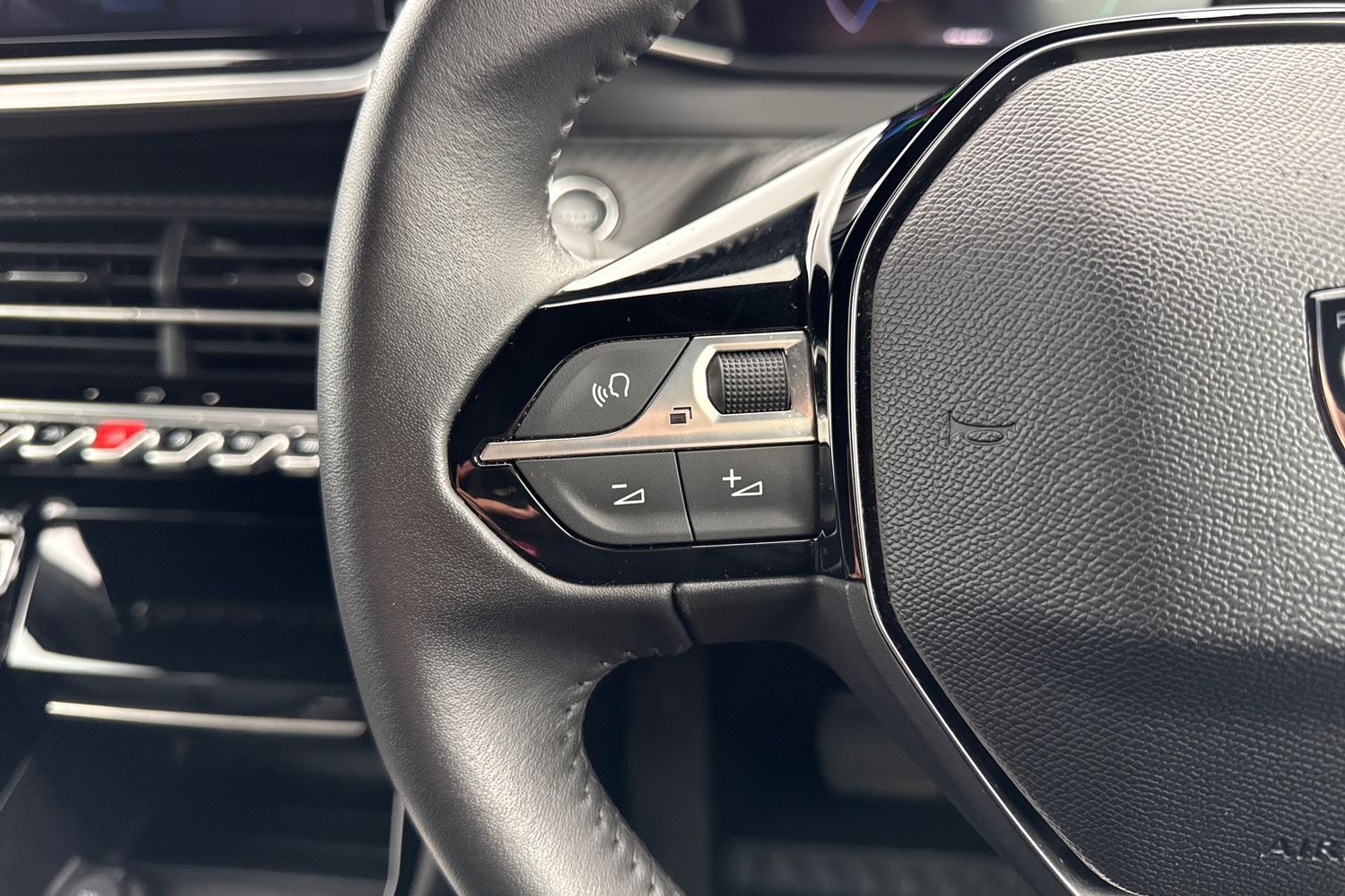 Used Peugeot 2008 2024 for sale - 76553536: Photo 38