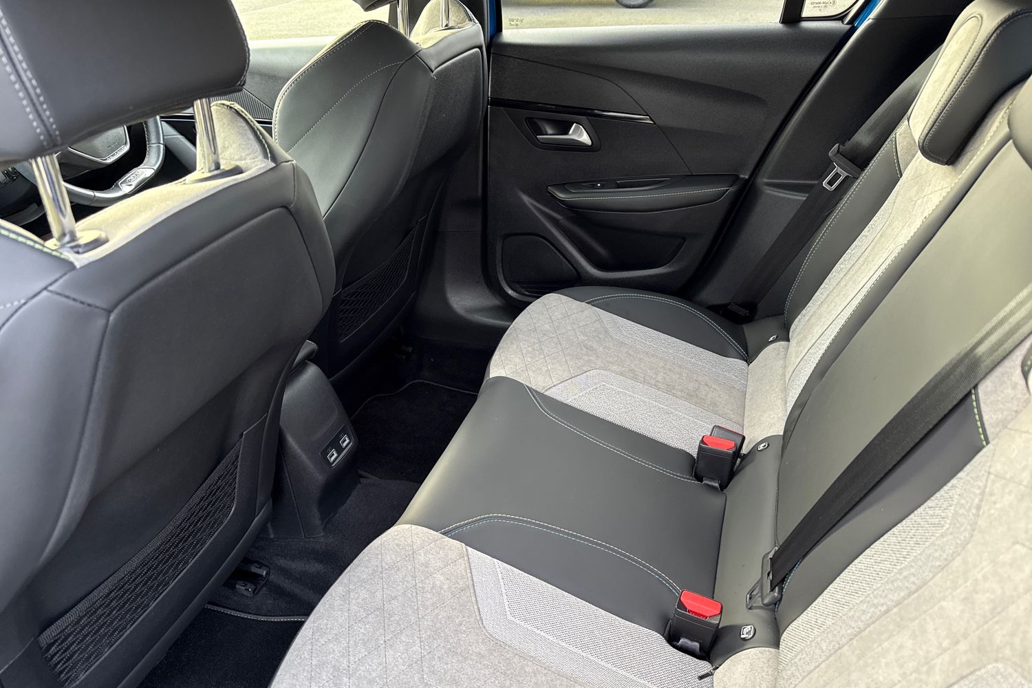 Used Peugeot E-208 2021 for sale - 76711882: Photo 35