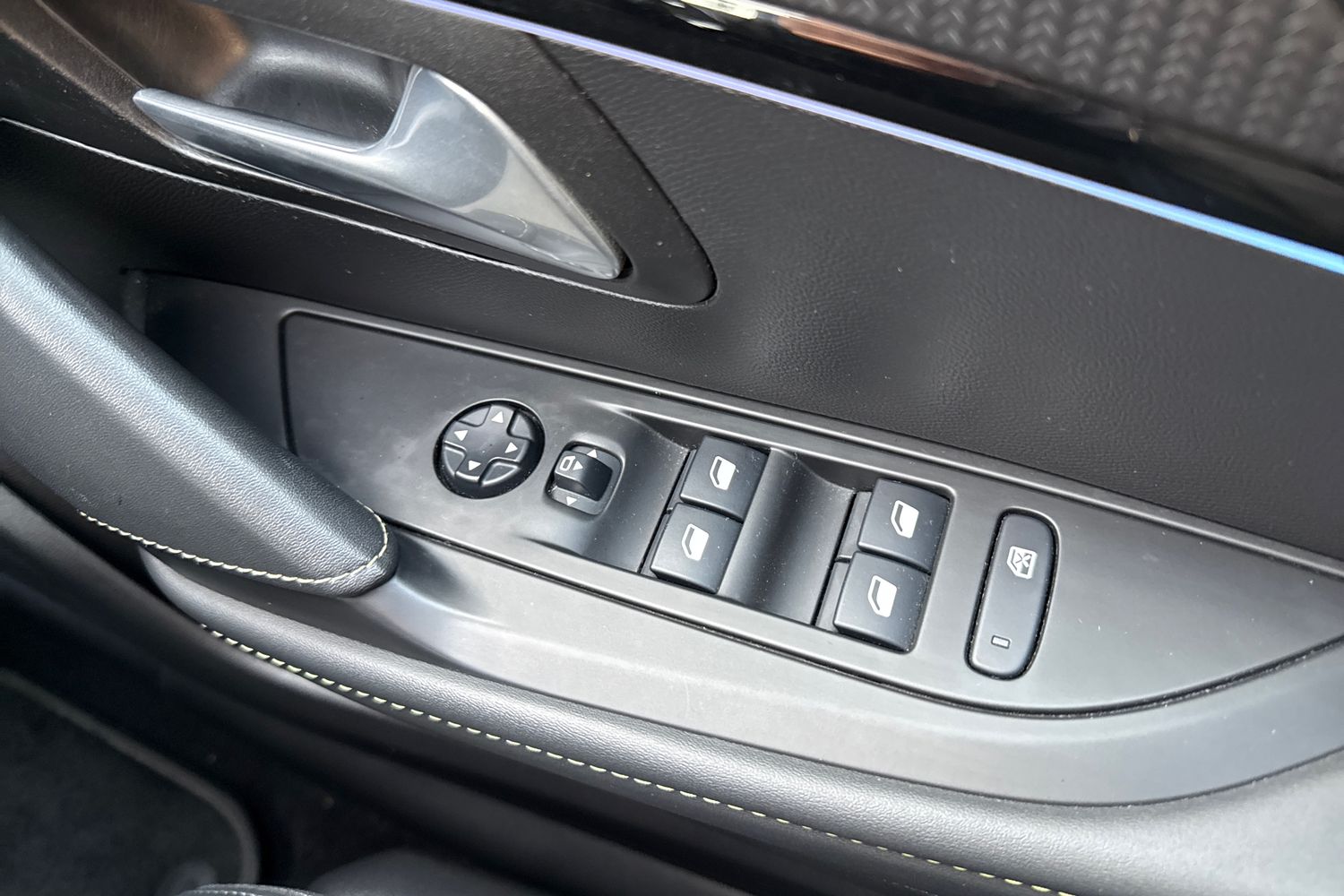 Used Peugeot E-208 2021 for sale - 76711882: Photo 42