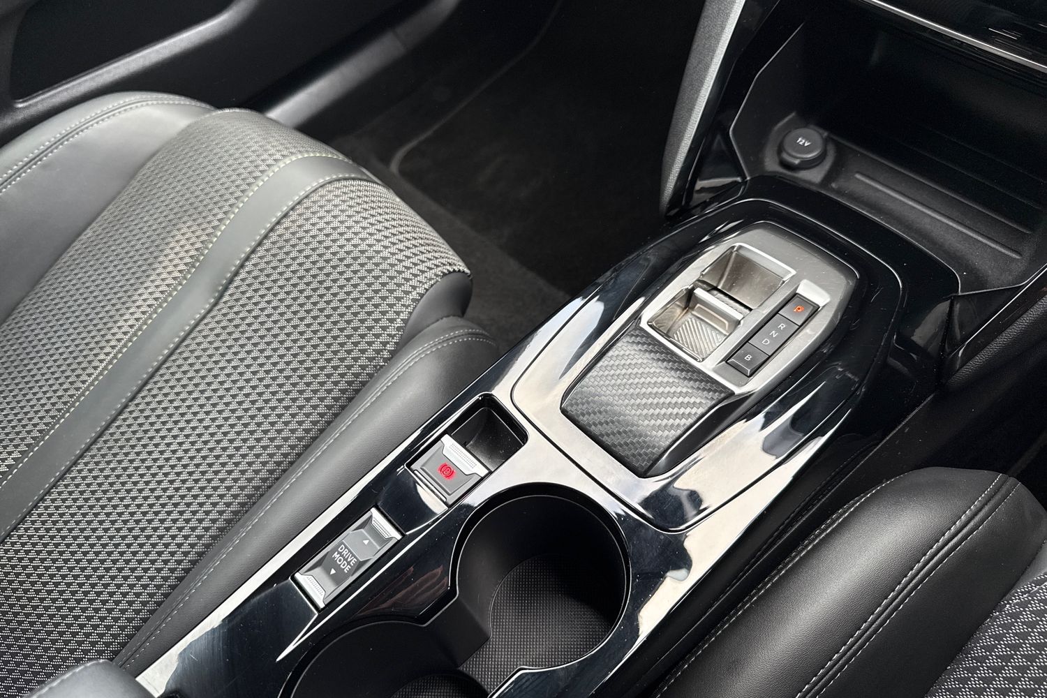 Used Peugeot E-2008 2022 for sale - 76902625: Photo 22