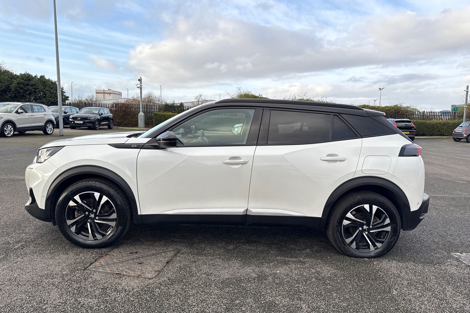 Used Peugeot E-2008 2022 for sale - 76902625: Photo 30