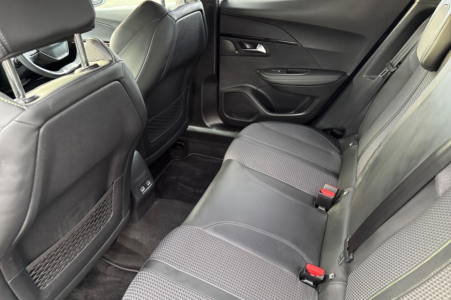 Used Peugeot E-2008 2022 for sale - 76902625: Photo 36