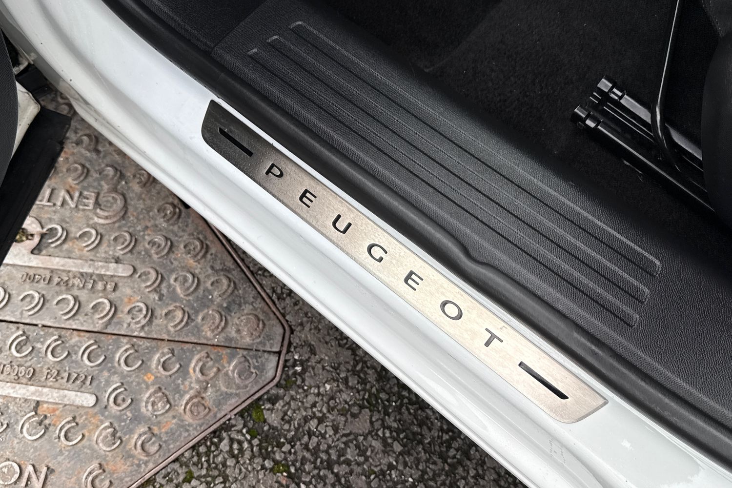 Used Peugeot E-2008 2022 for sale - 76902625: Photo 39