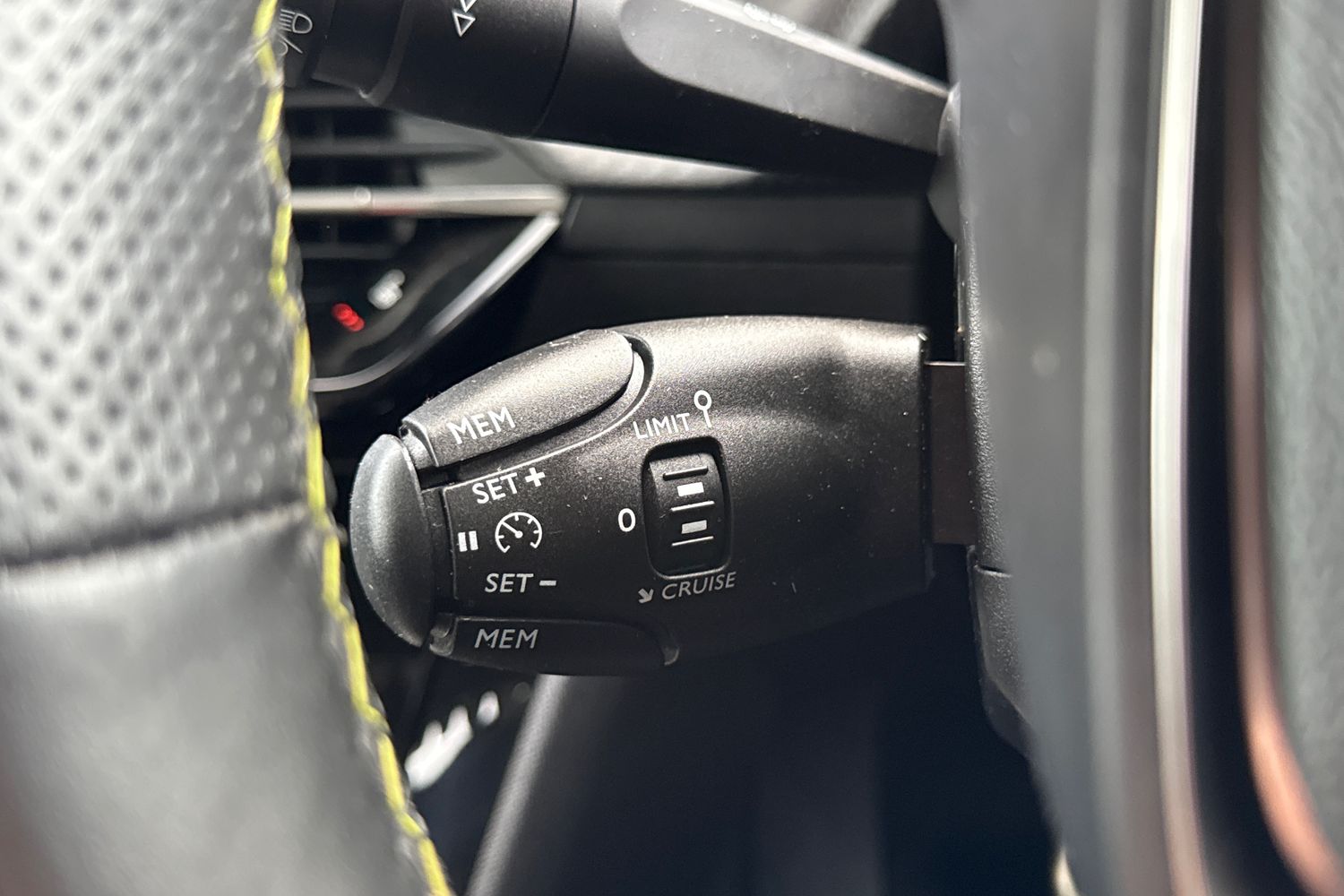 Used Peugeot E-2008 2022 for sale - 76902625: Photo 42