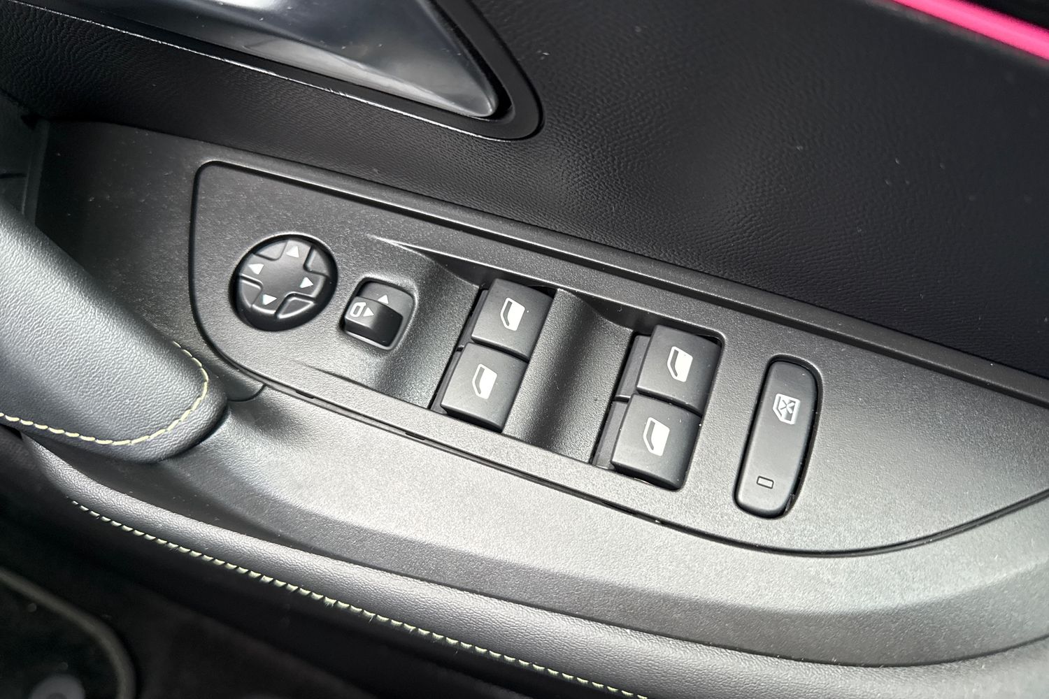 Used Peugeot E-2008 2022 for sale - 76902625: Photo 43