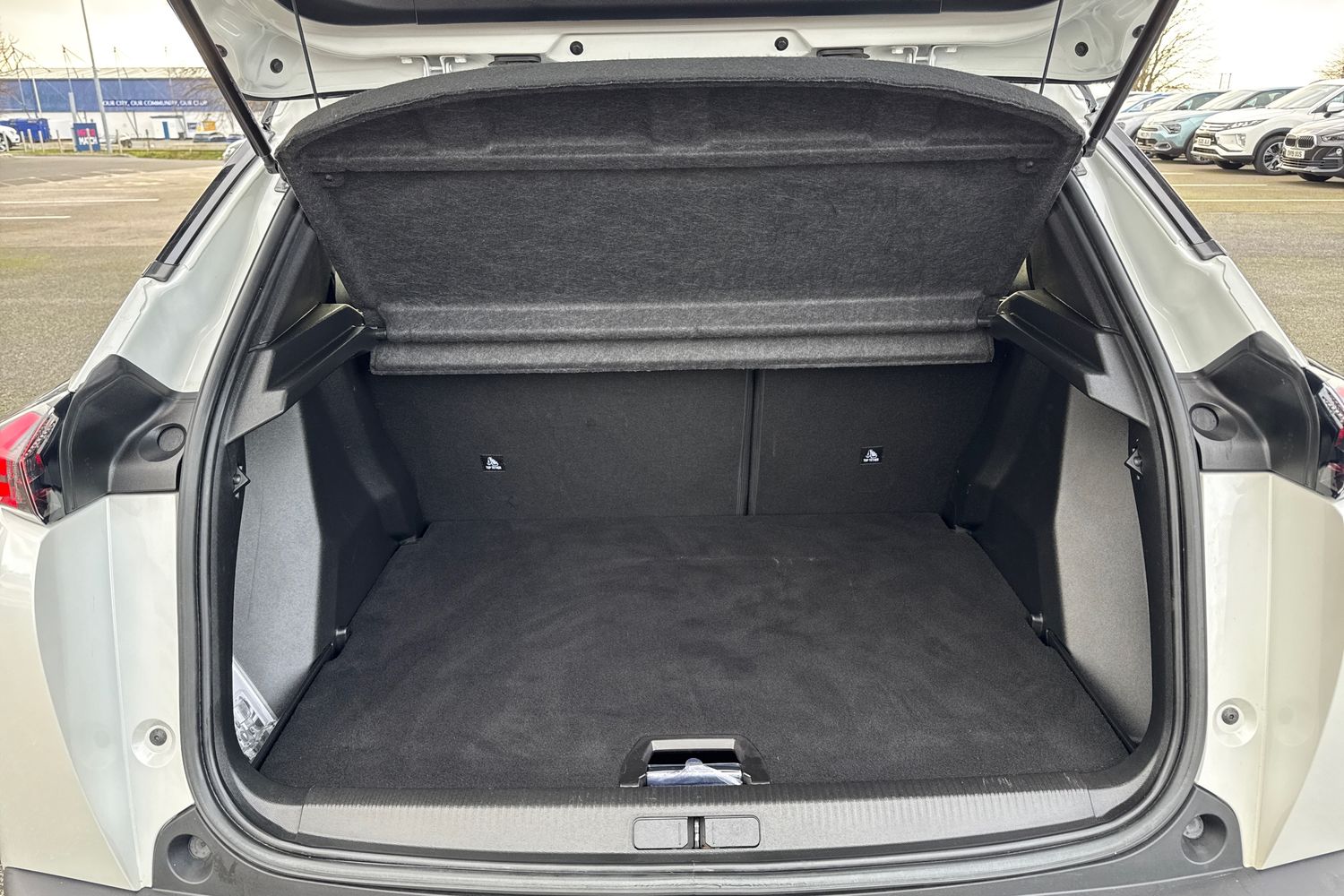 Used Peugeot E-2008 2022 for sale - 76902625: Photo 6