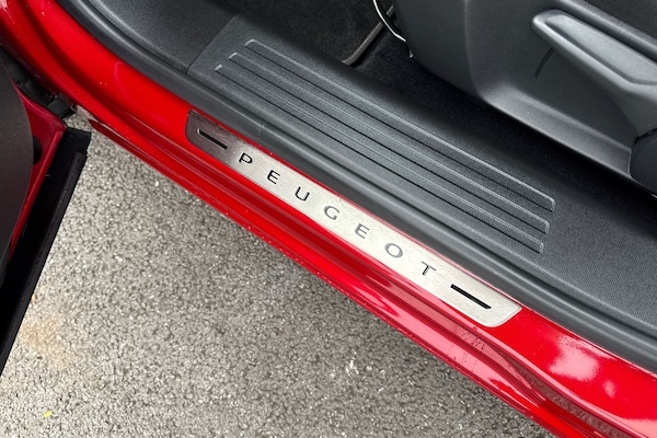 Used Peugeot E-2008 2021 for sale - 76274679: Photo 39