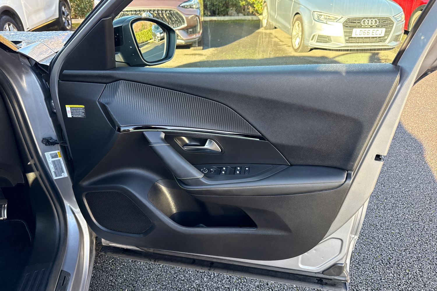 Used Peugeot E-2008 2021 for sale - 76697648: Photo 21