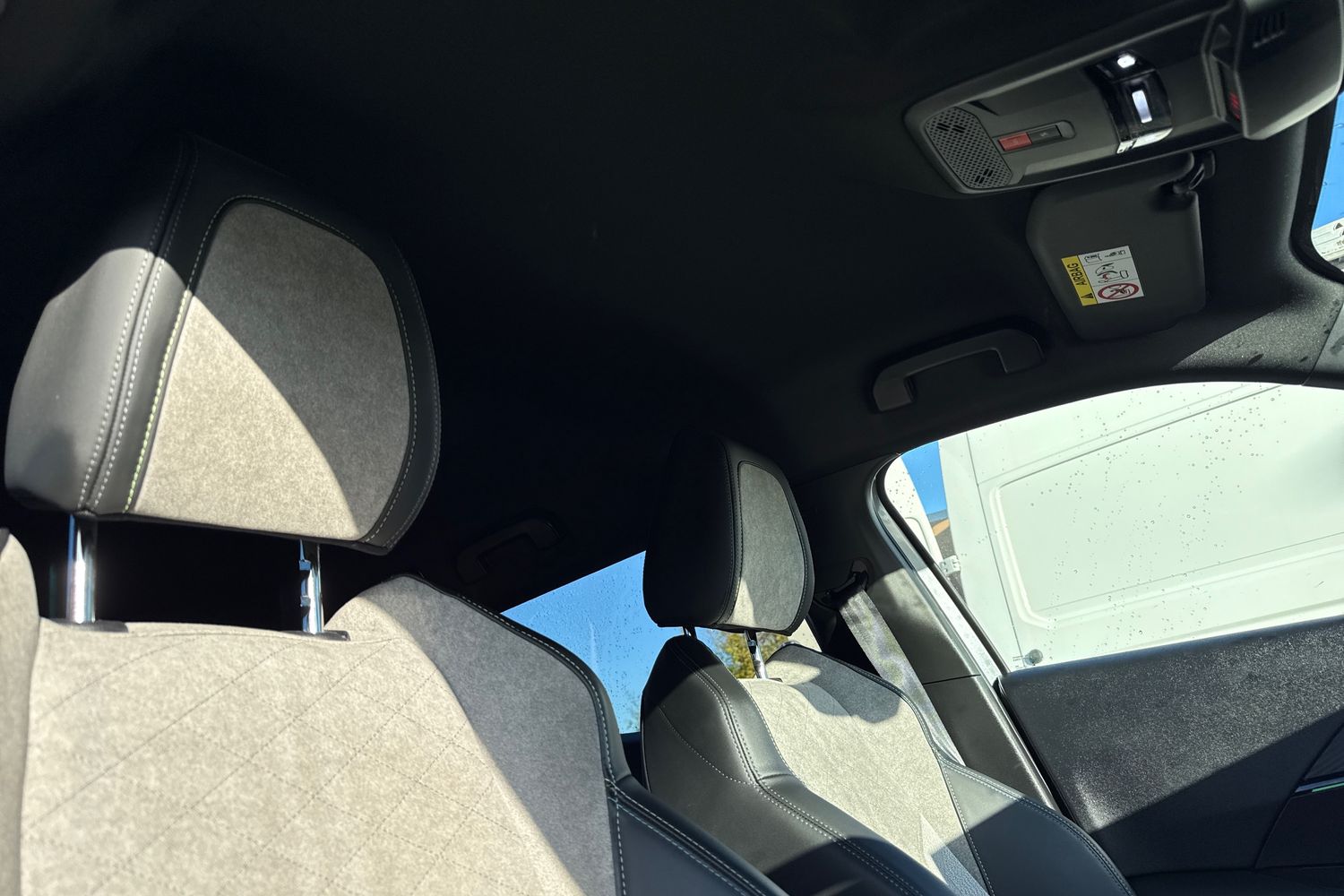 Used Peugeot E-2008 2021 for sale - 76697648: Photo 24