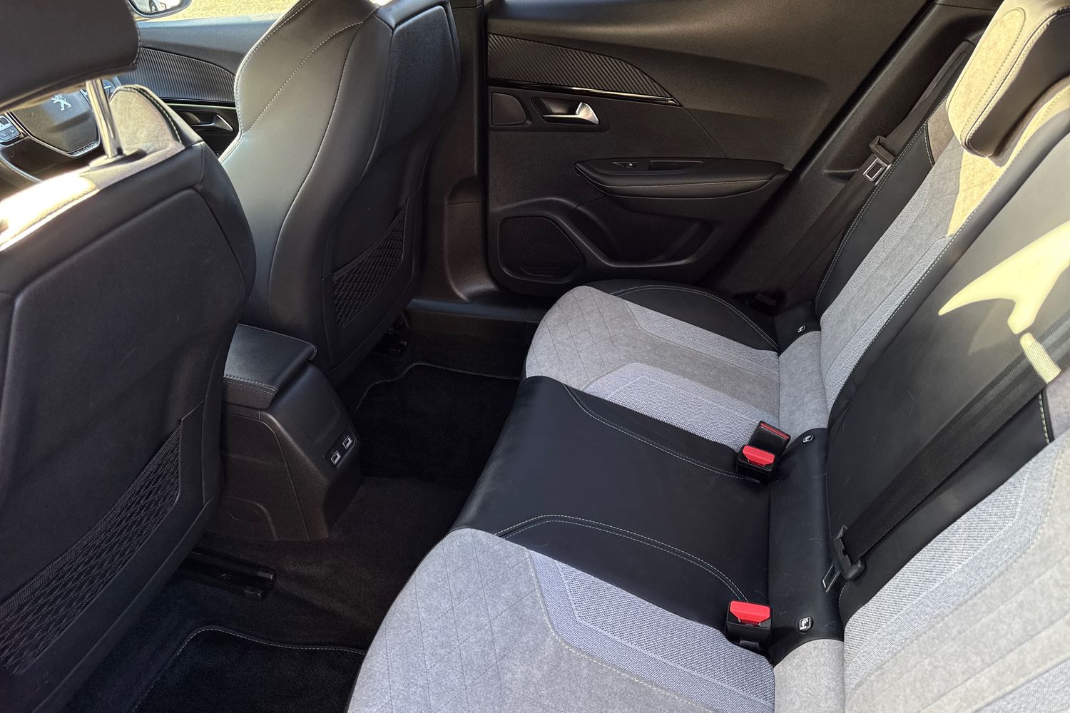 Used Peugeot E-2008 2021 for sale - 76697648: Photo 31