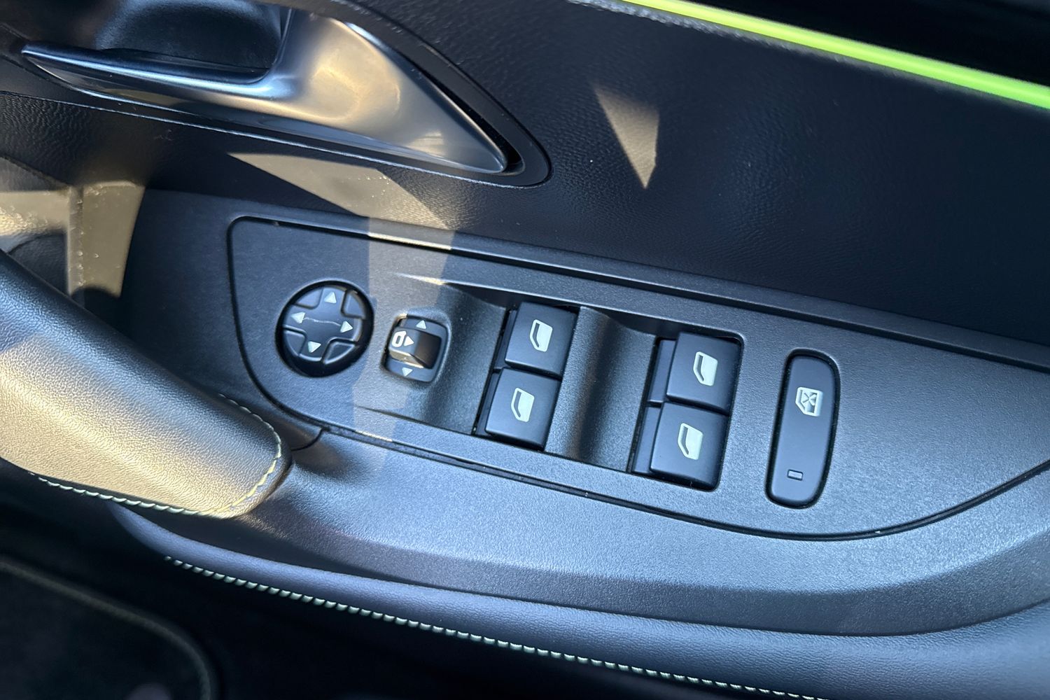 Used Peugeot E-2008 2021 for sale - 76697648: Photo 41