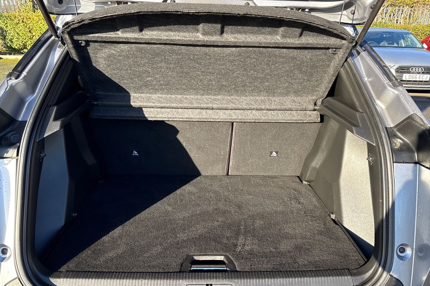 Used Peugeot E-2008 2021 for sale - 76697648: Photo 7