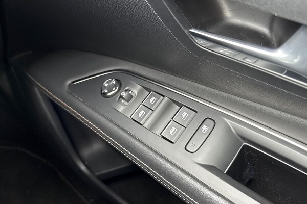 Used Peugeot 3008 2022 for sale - 75995917: Photo 43