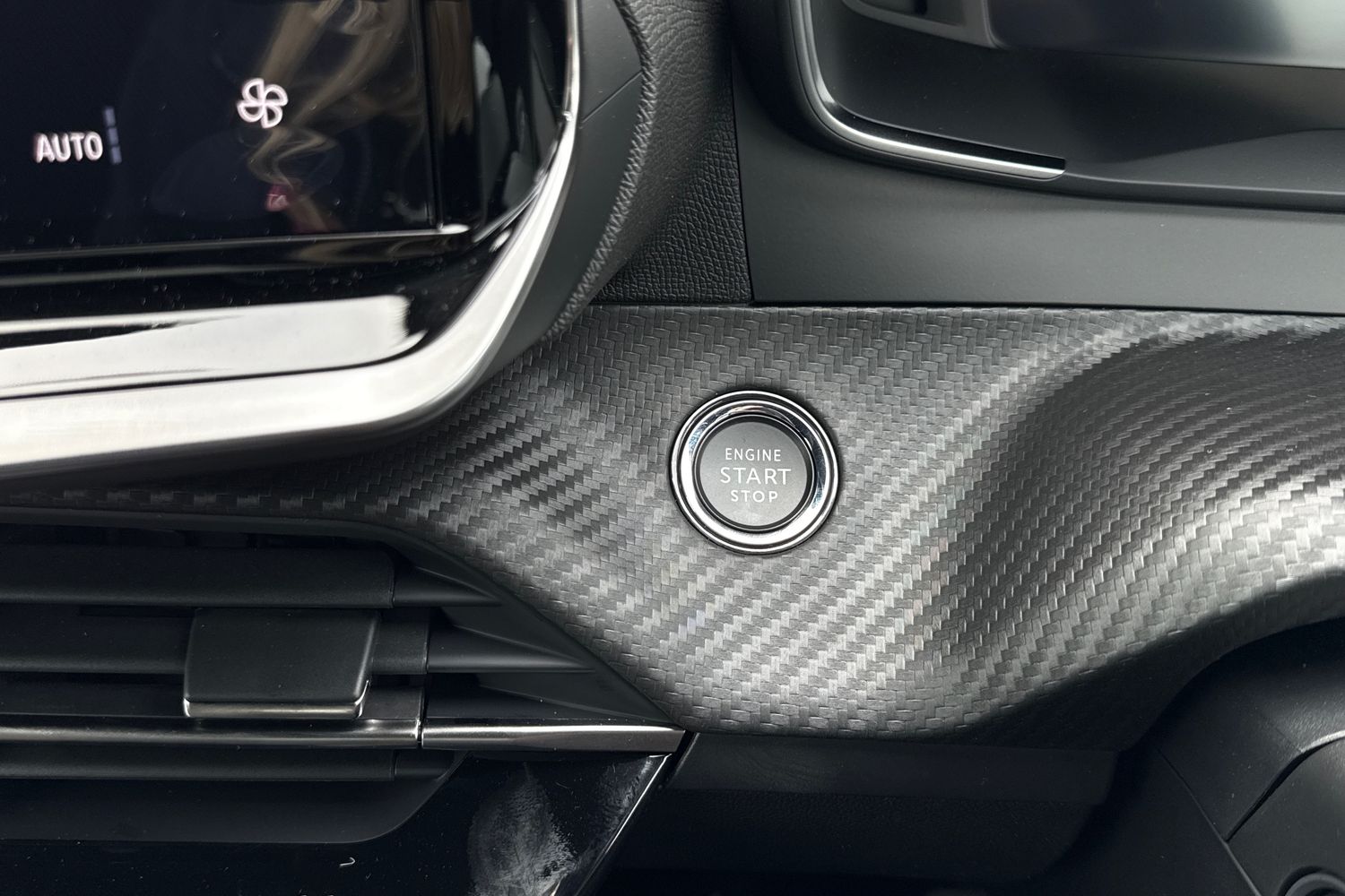 Used Peugeot E-2008 2025 for sale - 76250611: Photo 54