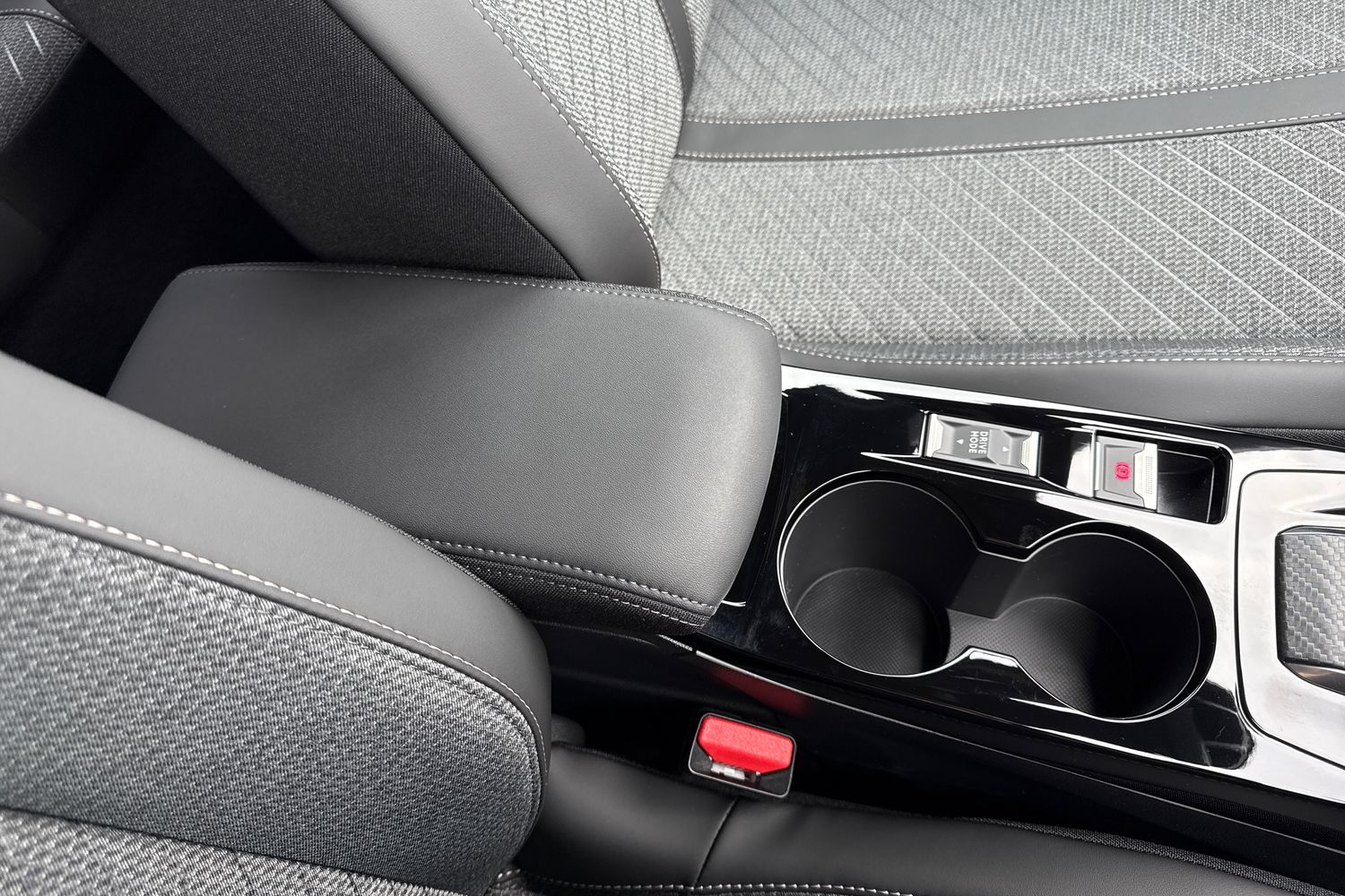 Used Peugeot E-2008 2025 for sale - 76250611: Photo 59