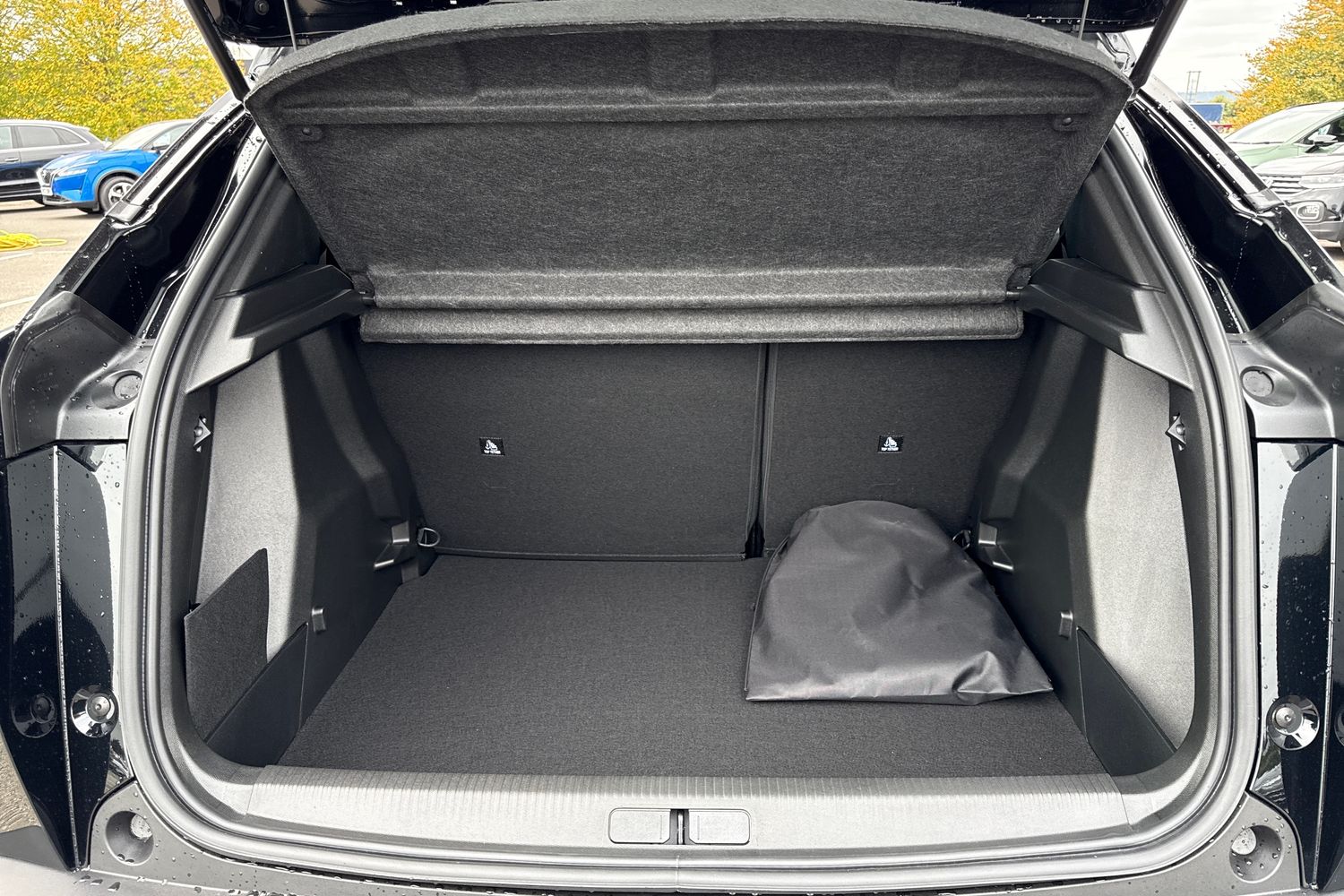 Used Peugeot E-2008 2025 for sale - 76250611: Photo 6