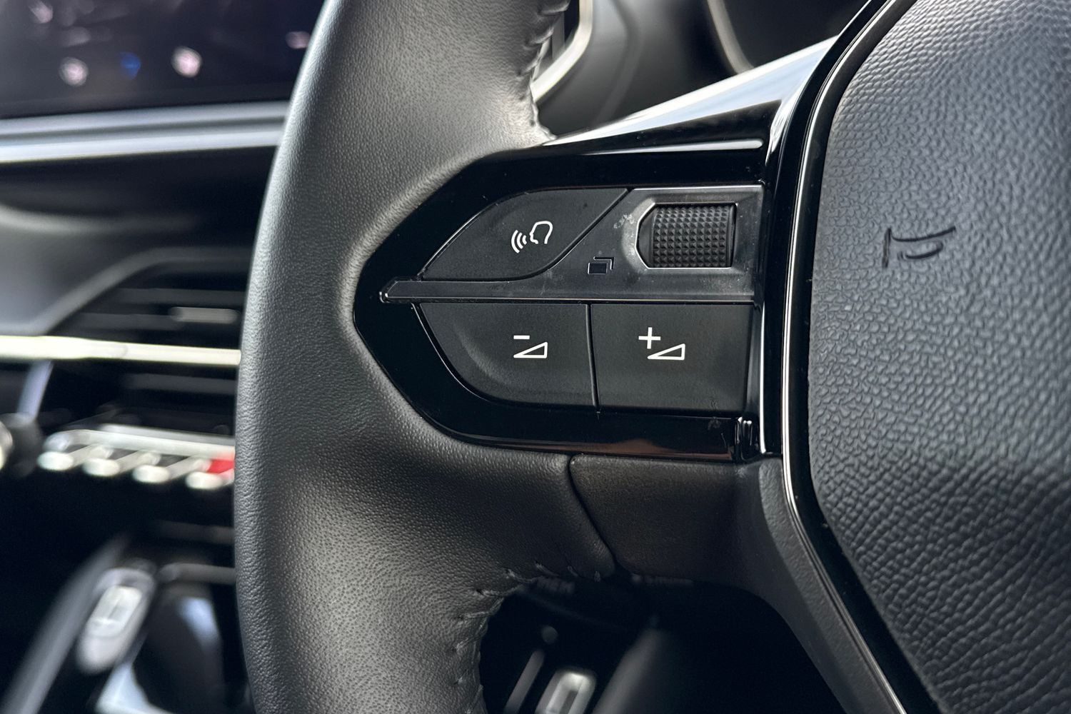 Used Peugeot 2008 2024 for sale - 77654236: Photo 32