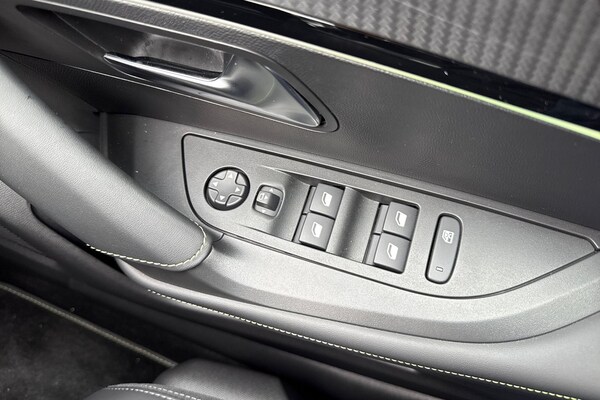 Used Peugeot 2008 2024 for sale - 76133631: Photo 41