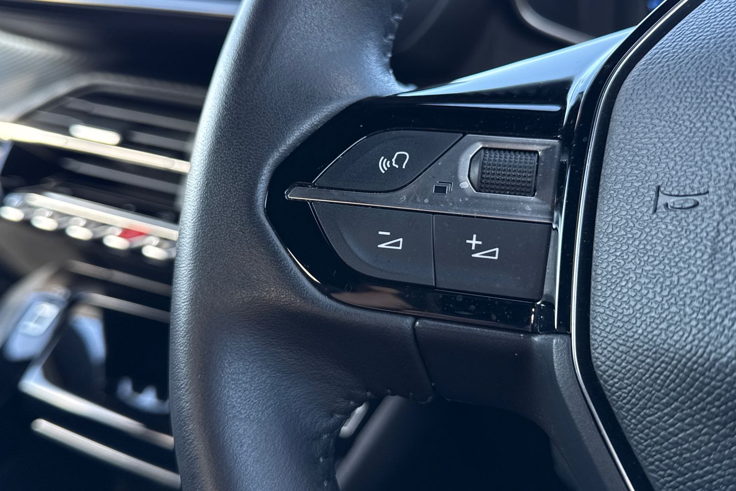 Used Peugeot 2008 2024 for sale - 77661684: Photo 34