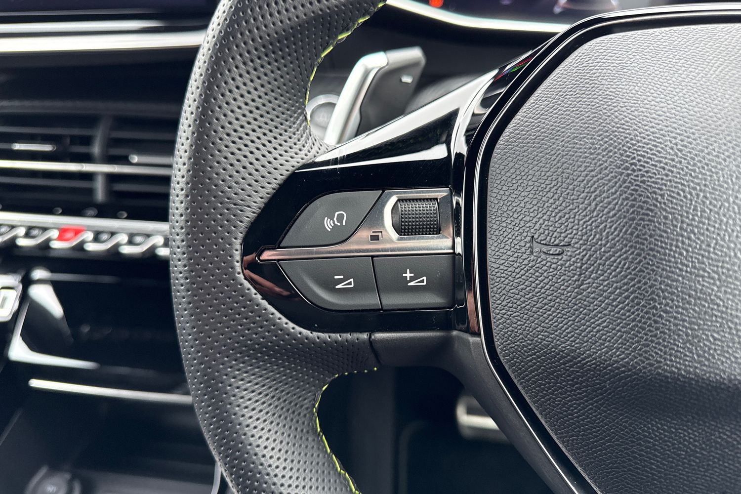 Used Peugeot 2008 2023 for sale - 77282243: Photo 38