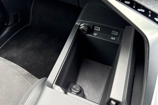 Used Peugeot E-3008 2024 for sale - 76194079: Photo 54