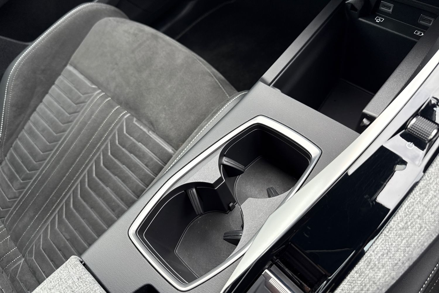 Used Peugeot E-3008 2024 for sale - 76194079: Photo 57