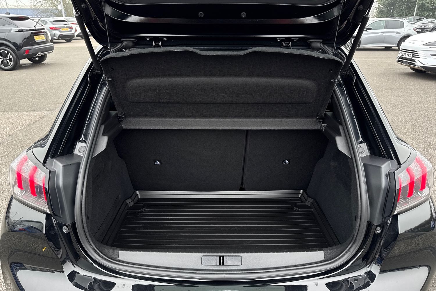 Used Peugeot 208 2021 for sale - 77973400: Photo 7