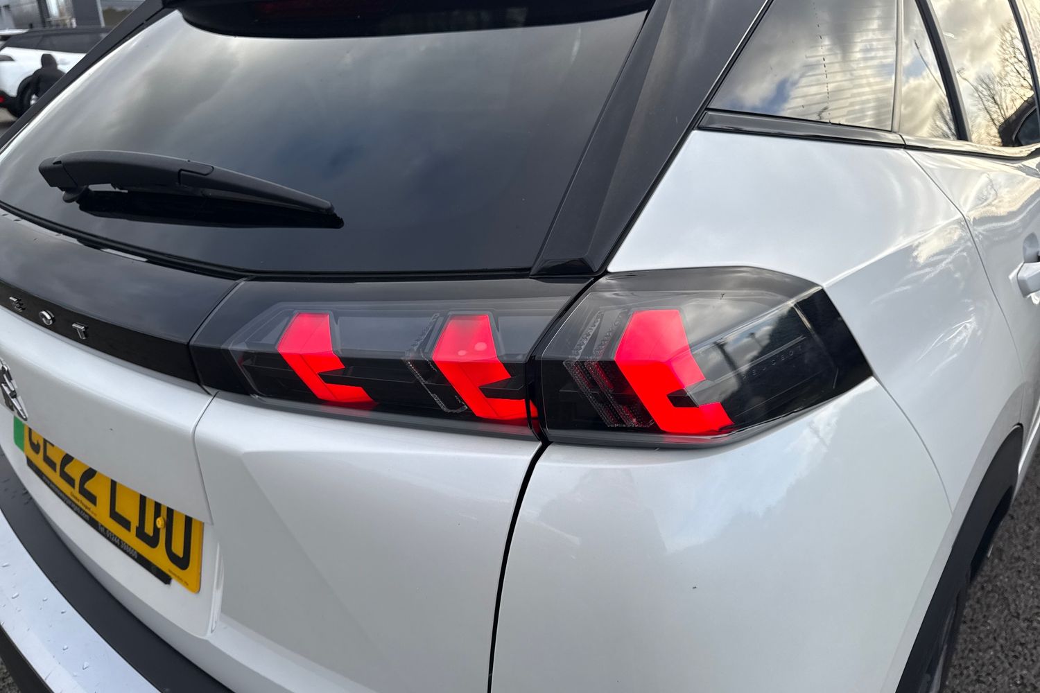 Used Peugeot E-2008 2022 for sale - 76902550: Photo 16