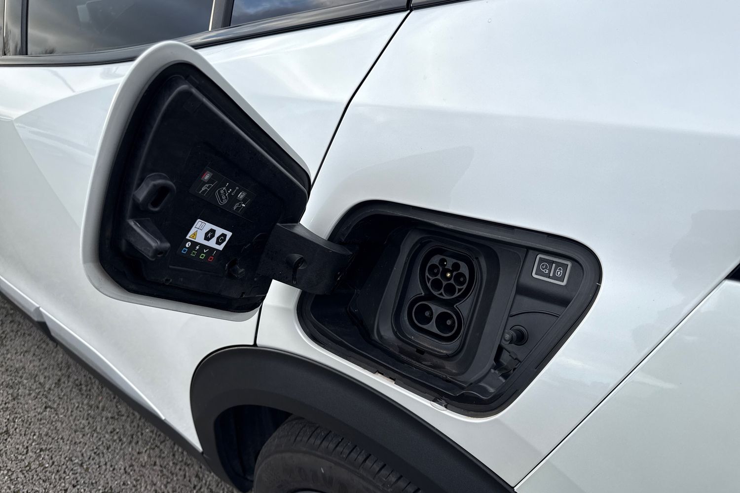 Used Peugeot E-2008 2022 for sale - 76902550: Photo 25