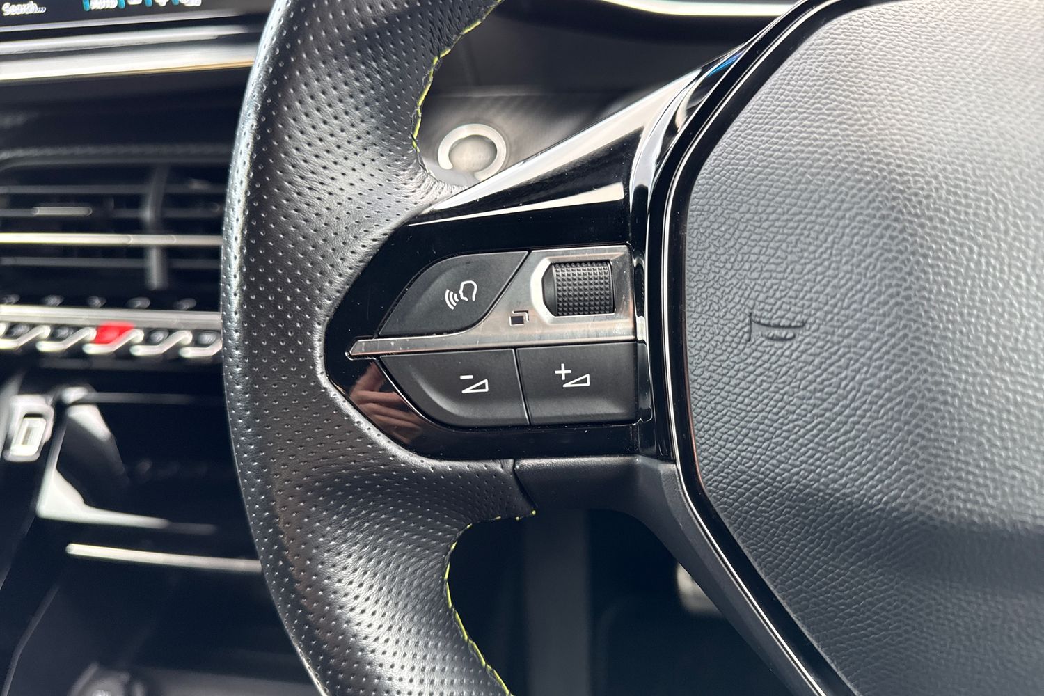 Used Peugeot E-2008 2022 for sale - 76902550: Photo 40