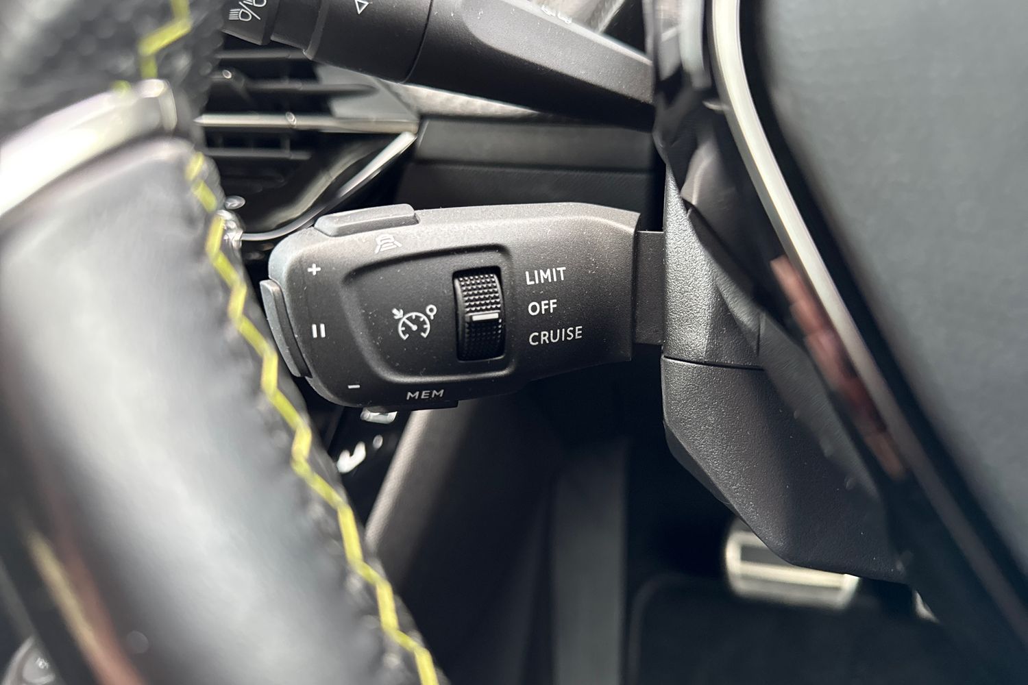 Used Peugeot E-2008 2022 for sale - 76902550: Photo 42