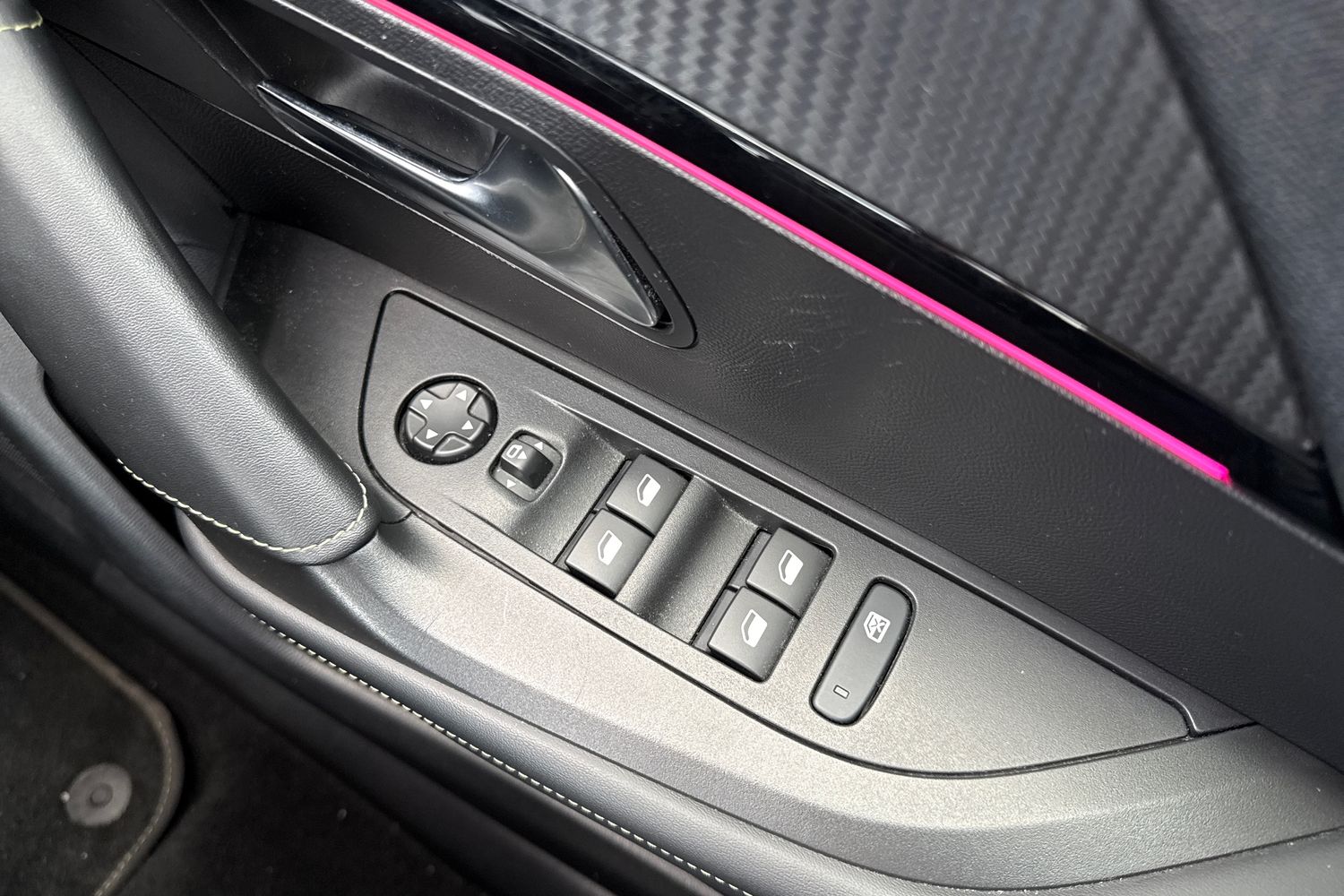 Used Peugeot E-2008 2022 for sale - 76902550: Photo 43