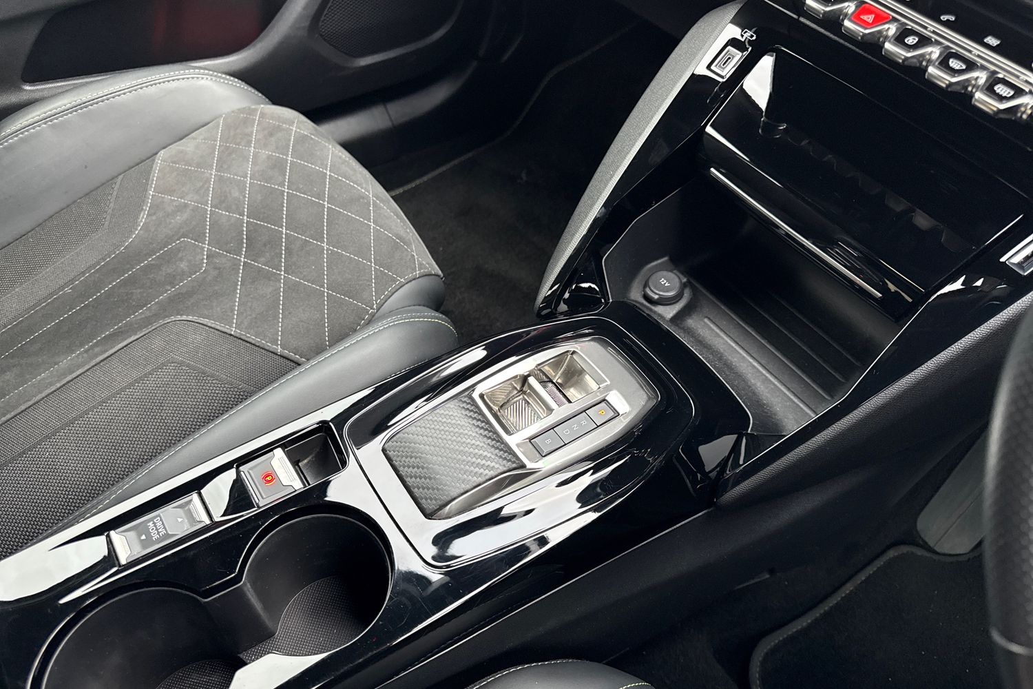 Used Peugeot E-2008 2022 for sale - 76902550: Photo 59