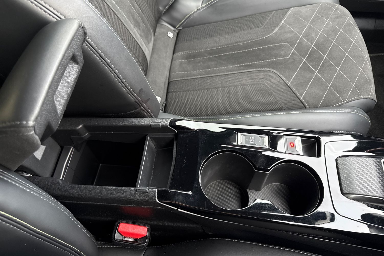 Used Peugeot E-2008 2022 for sale - 76902550: Photo 61