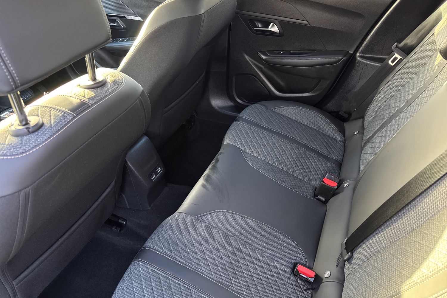 Used Peugeot E-208 2024 for sale - 76902519: Photo 31