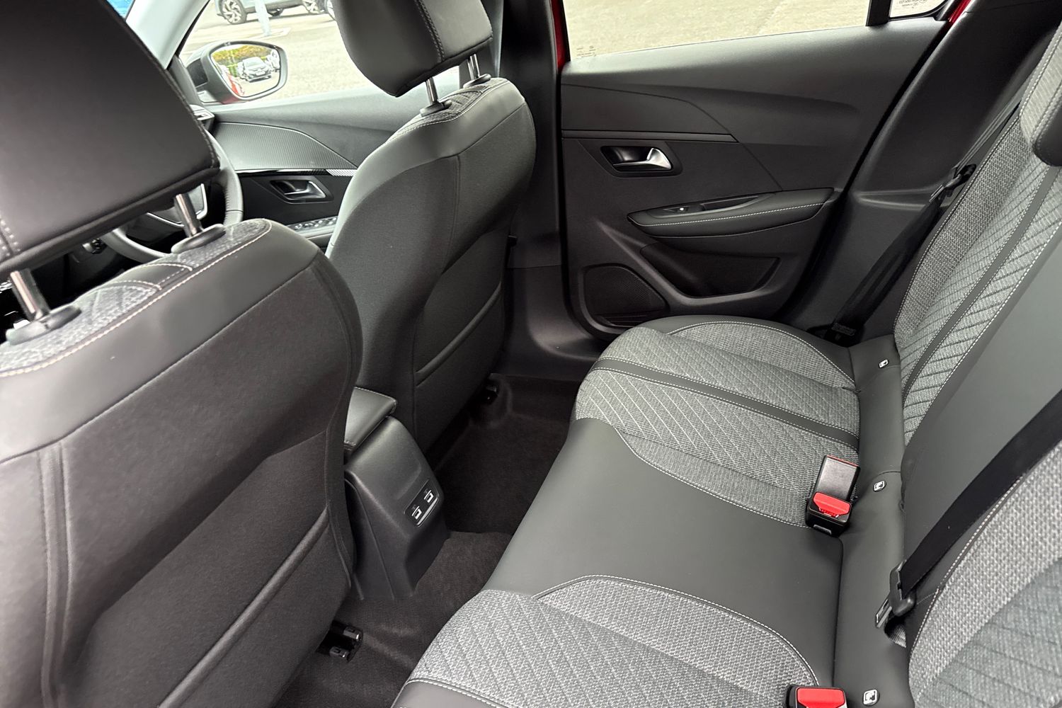 Used Peugeot E-208 2025 for sale - 76158272: Photo 35