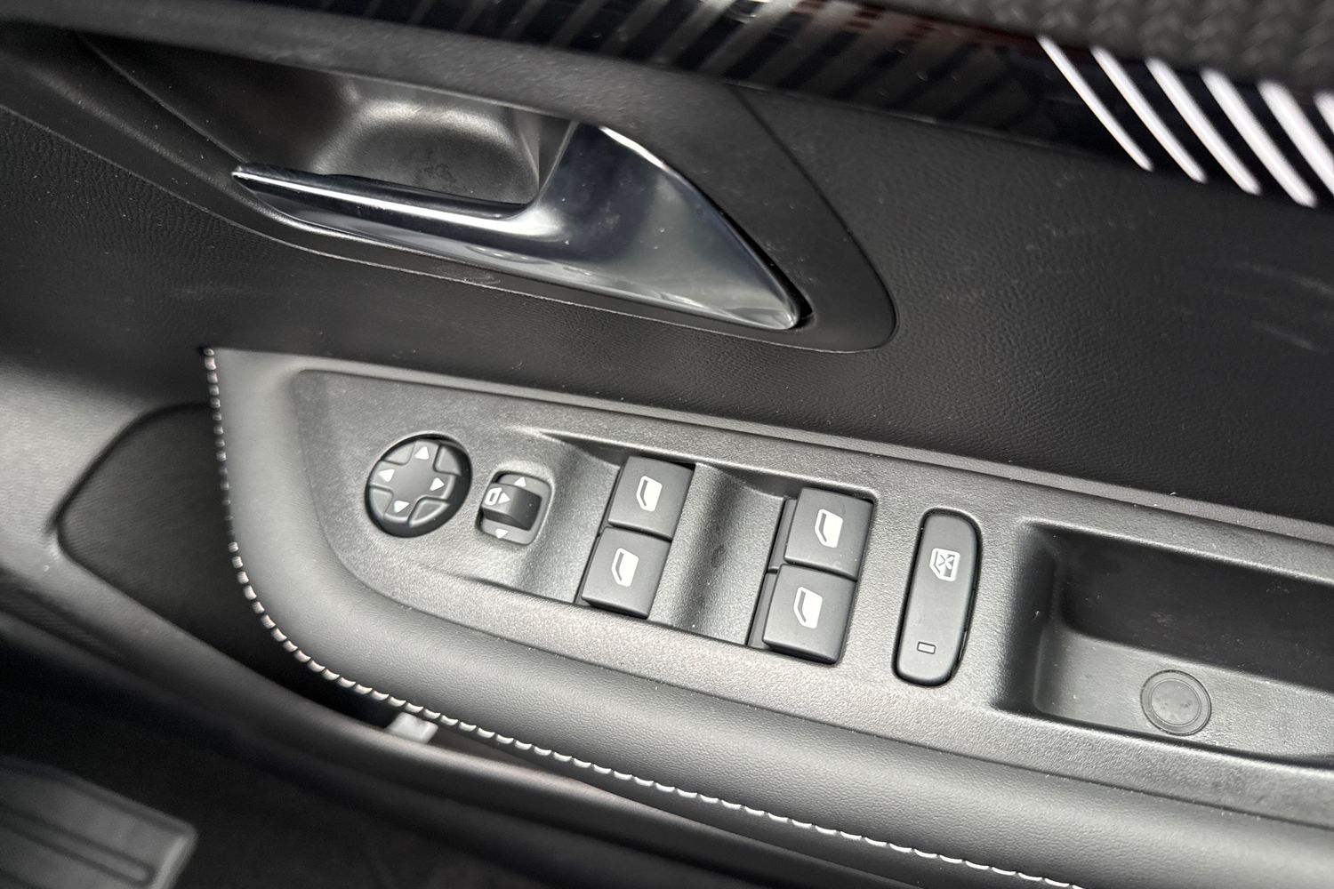 Used Peugeot E-208 2025 for sale - 76158272: Photo 42