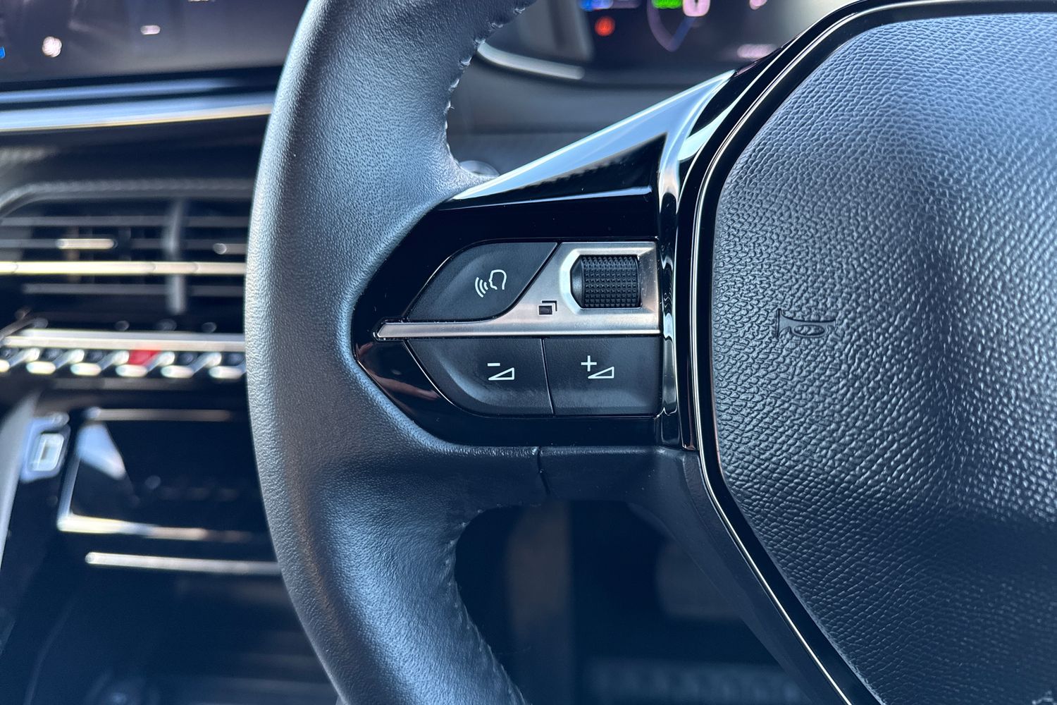 Used Peugeot 2008 2024 for sale - 76636899: Photo 38