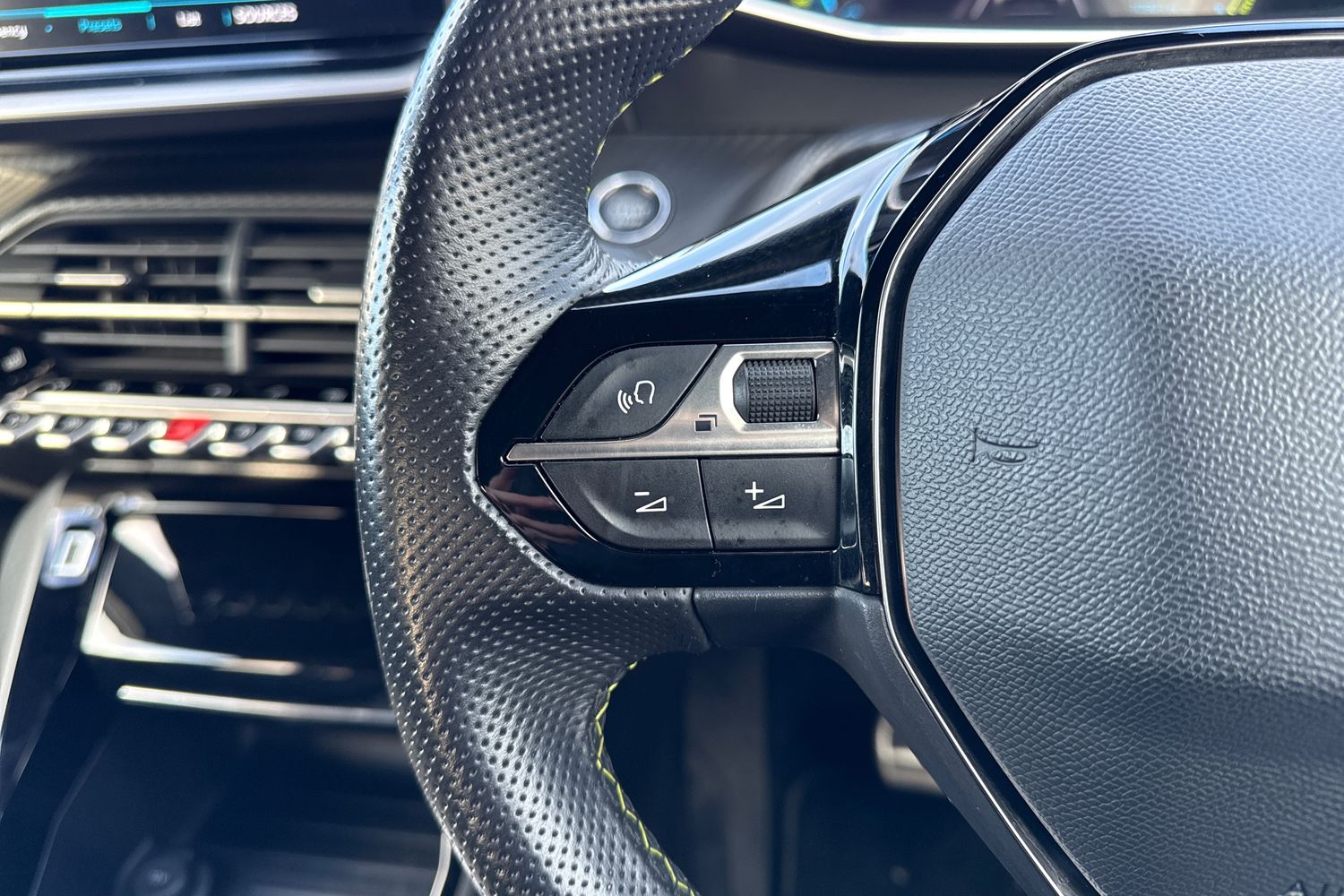 Used Peugeot 2008 2023 for sale - 76636929: Photo 39