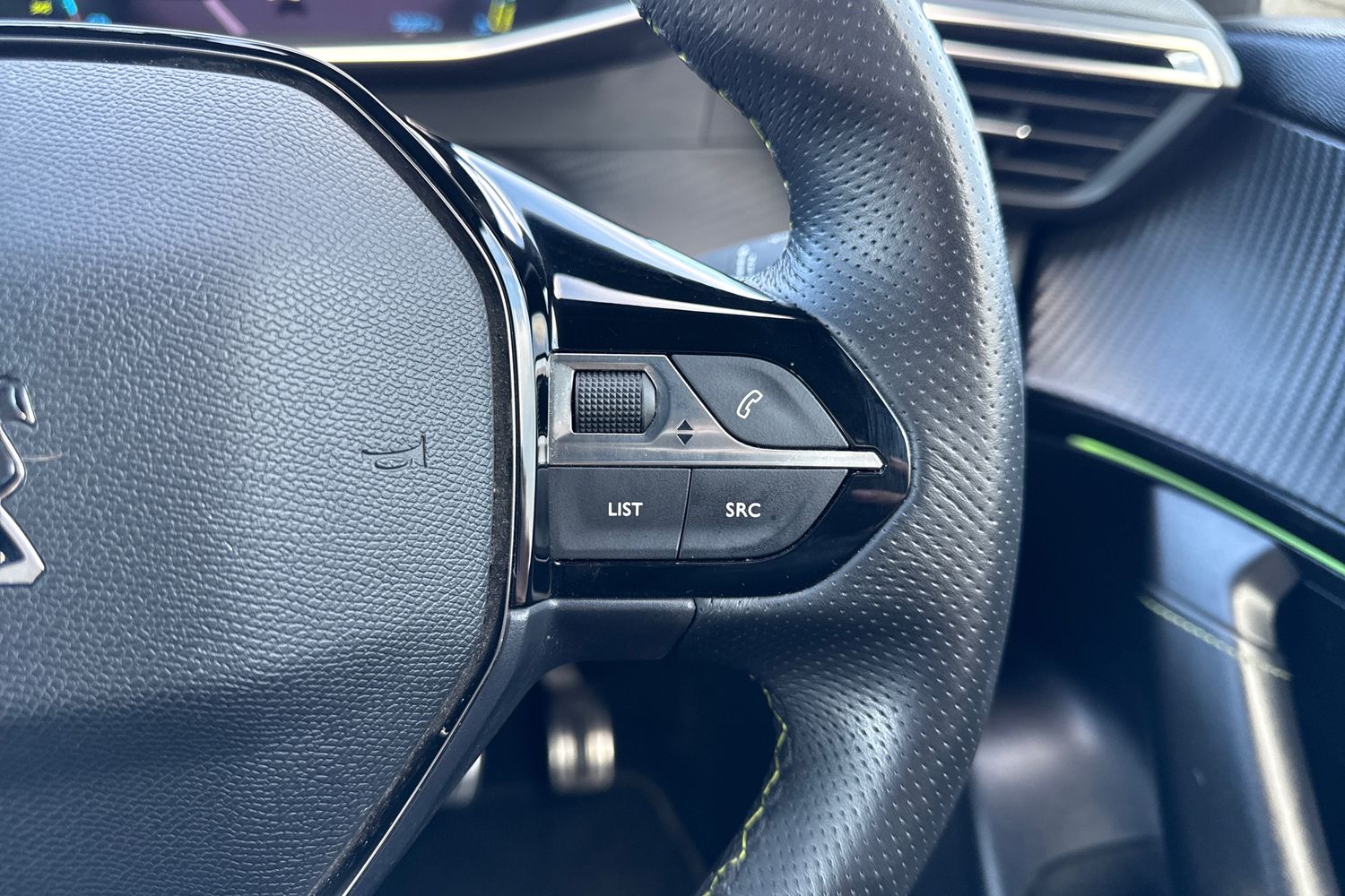 Used Peugeot E-2008 2022 for sale - 76902566: Photo 41