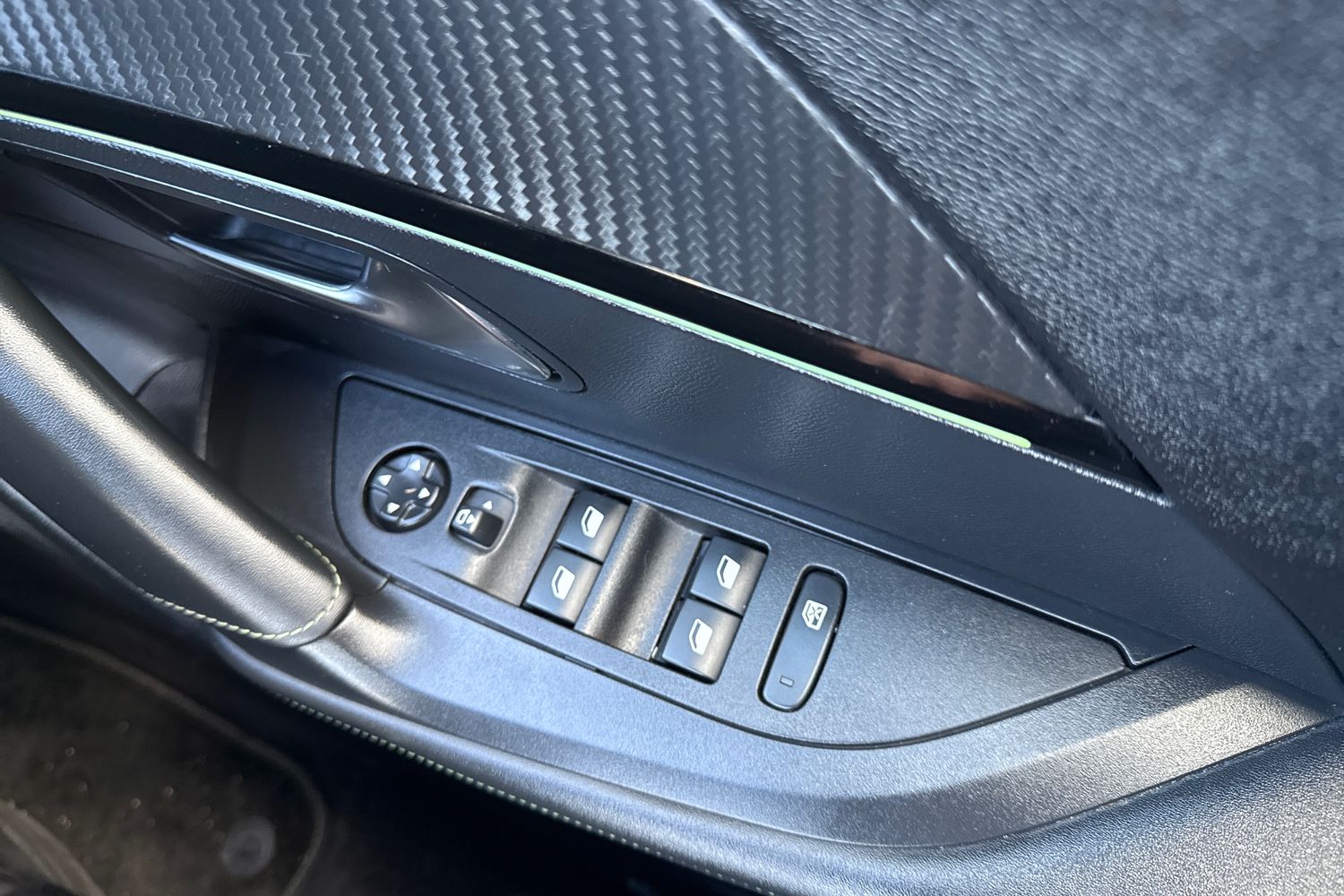 Used Peugeot E-2008 2022 for sale - 76902566: Photo 43