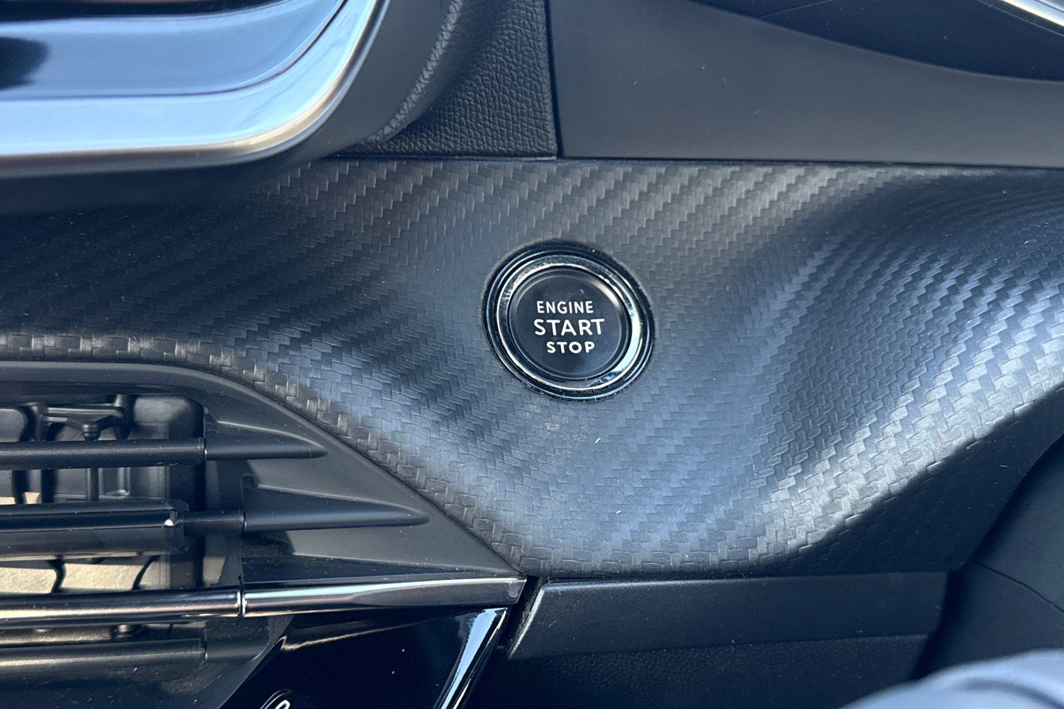 Used Peugeot E-2008 2022 for sale - 76902566: Photo 57