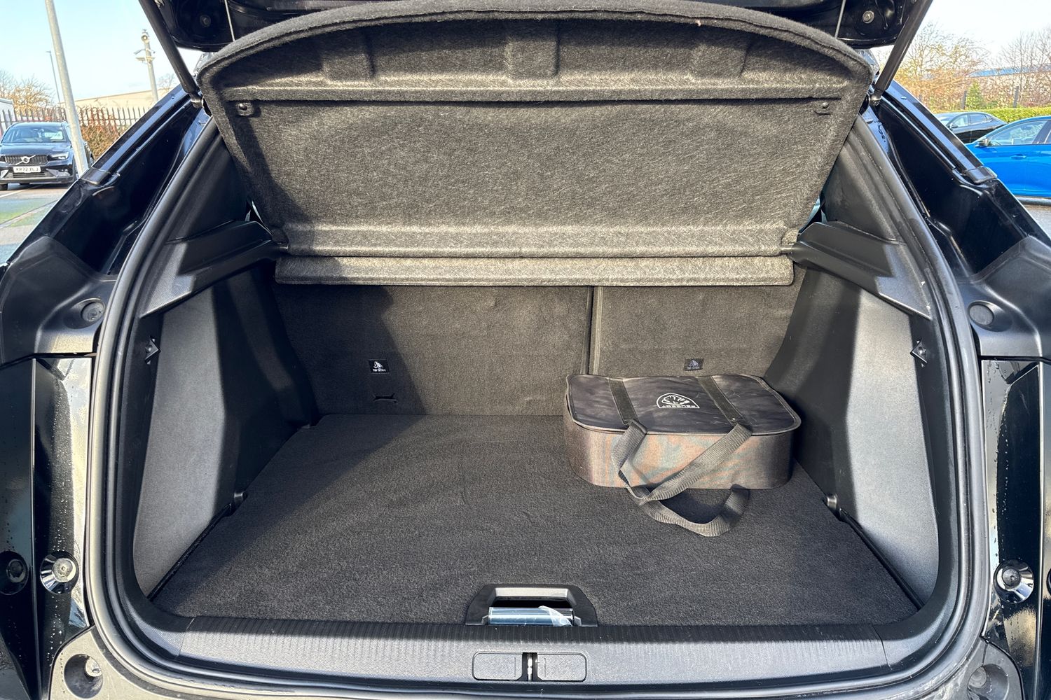 Used Peugeot E-2008 2022 for sale - 76902566: Photo 6