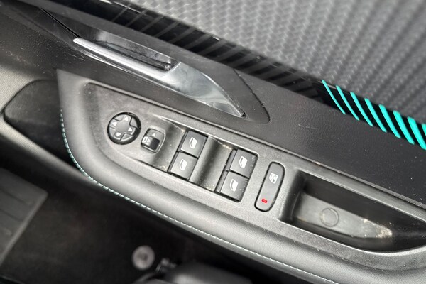 Used Peugeot 208 2020 for sale - 75995878: Photo 41