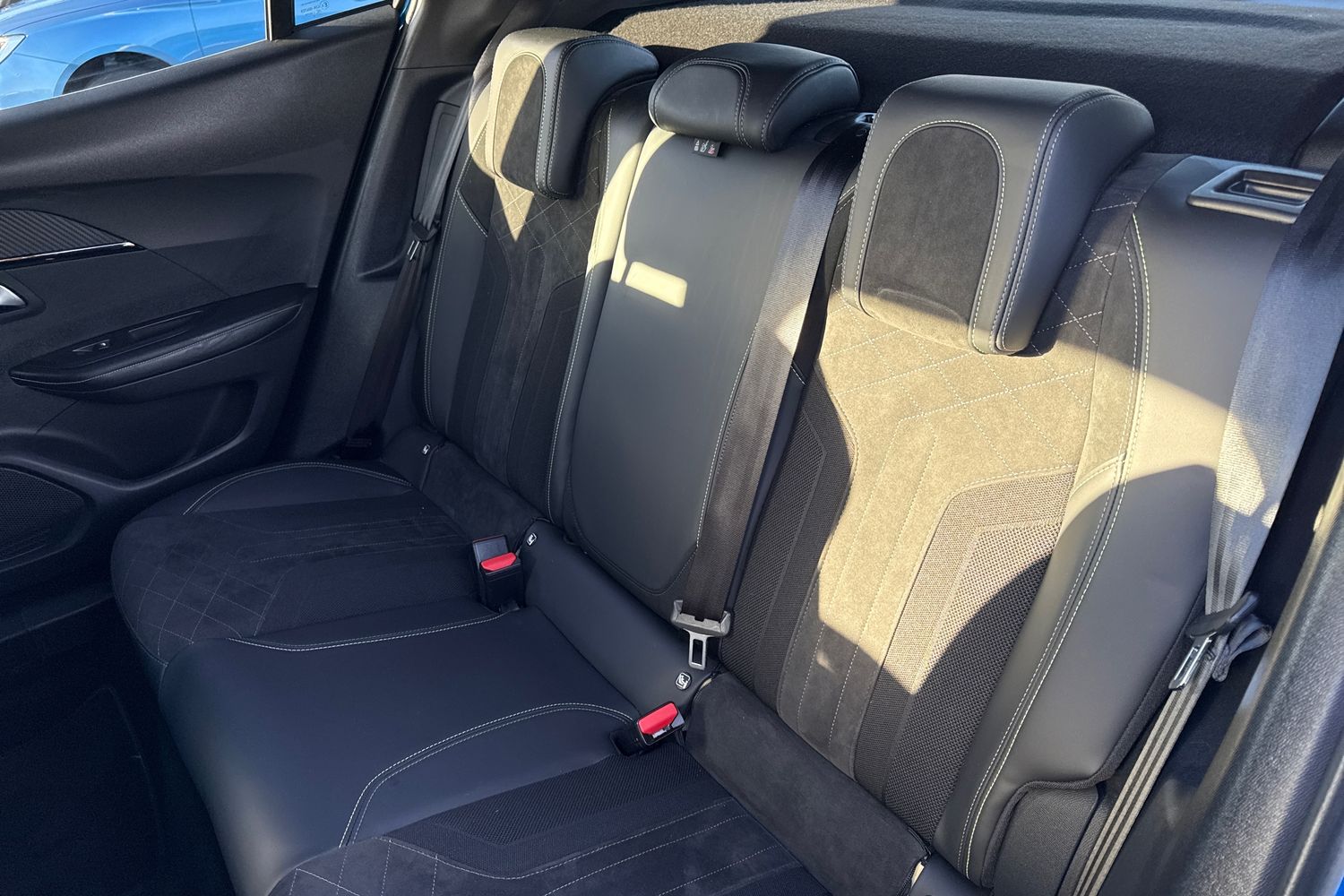 Used Peugeot E-2008 2022 for sale - 76782959: Photo 18