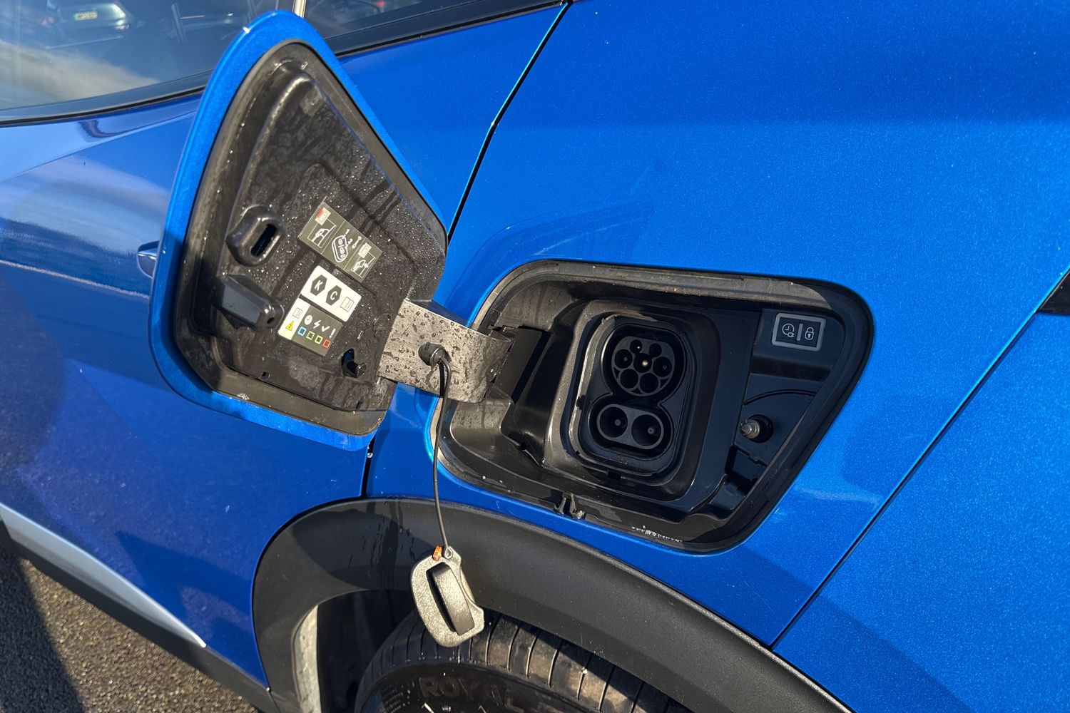 Used Peugeot E-2008 2022 for sale - 76782959: Photo 37