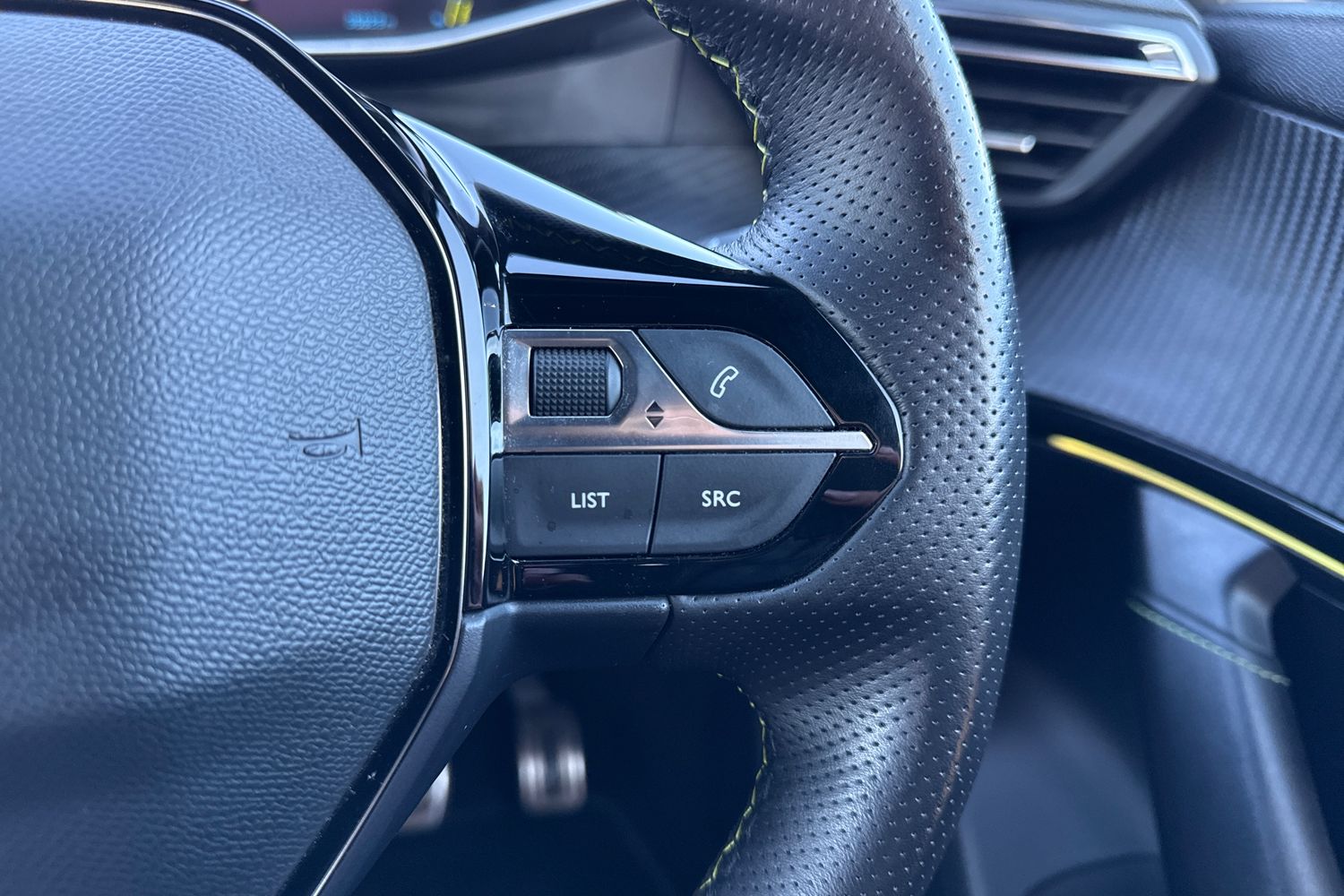 Used Peugeot E-2008 2022 for sale - 76782959: Photo 40